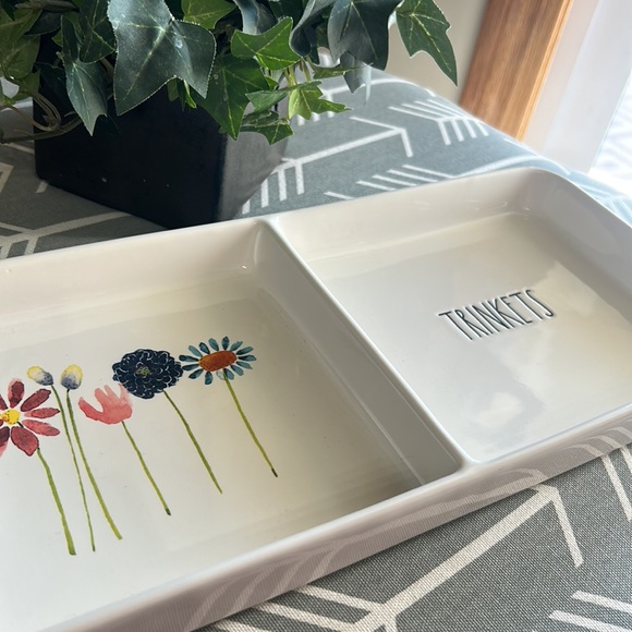 RAE DUNN 1/2 Floral 🌿🌺 “Trinkets” Plate 🪴 - Picture 9 of 9